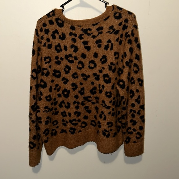 Leopard Print Sweater - Picture 3 of 4